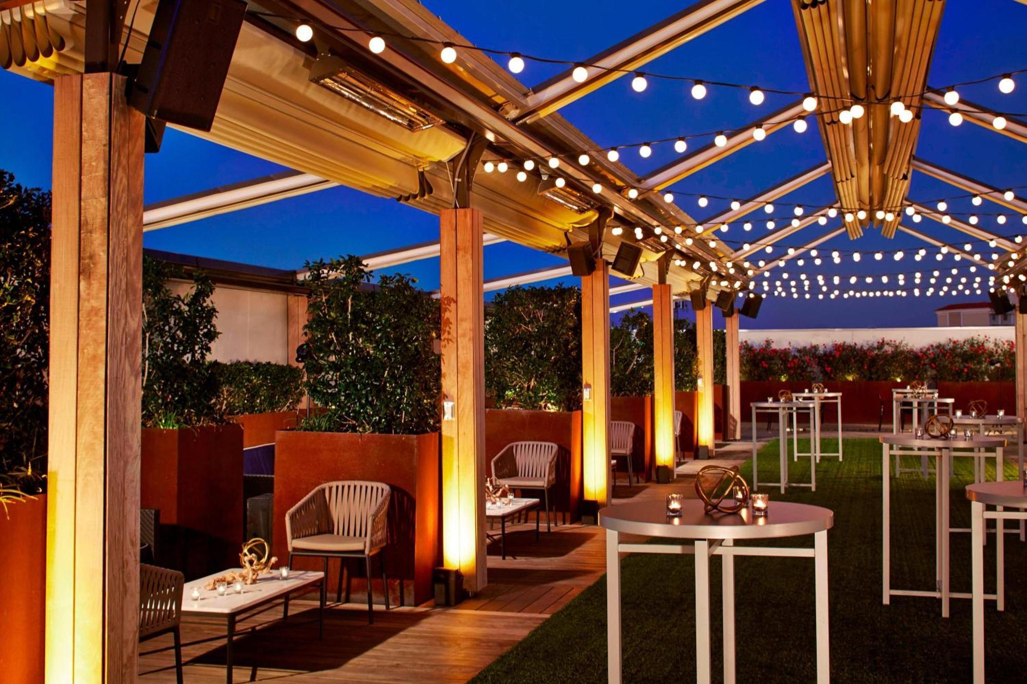 Renaissance Dallas Hotel Exterior photo