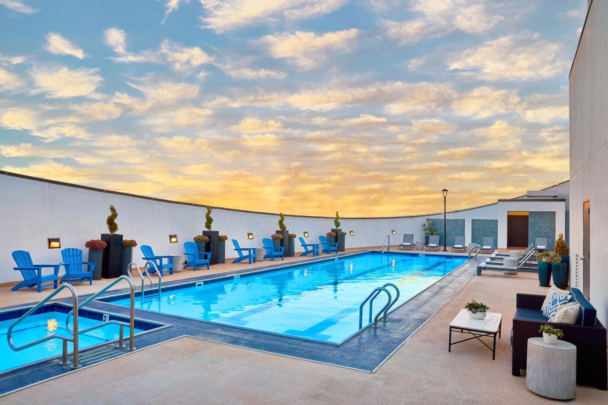 Renaissance Dallas Hotel Exterior photo