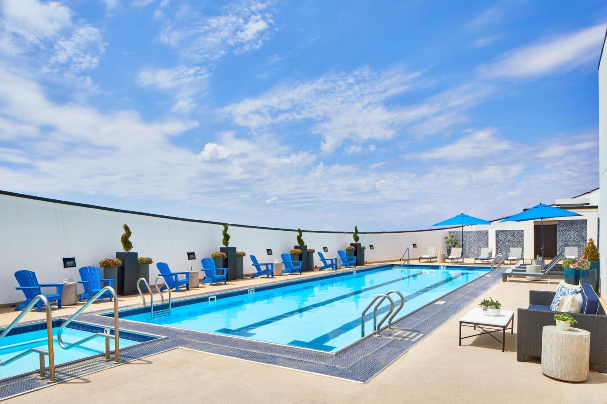 Renaissance Dallas Hotel Exterior photo