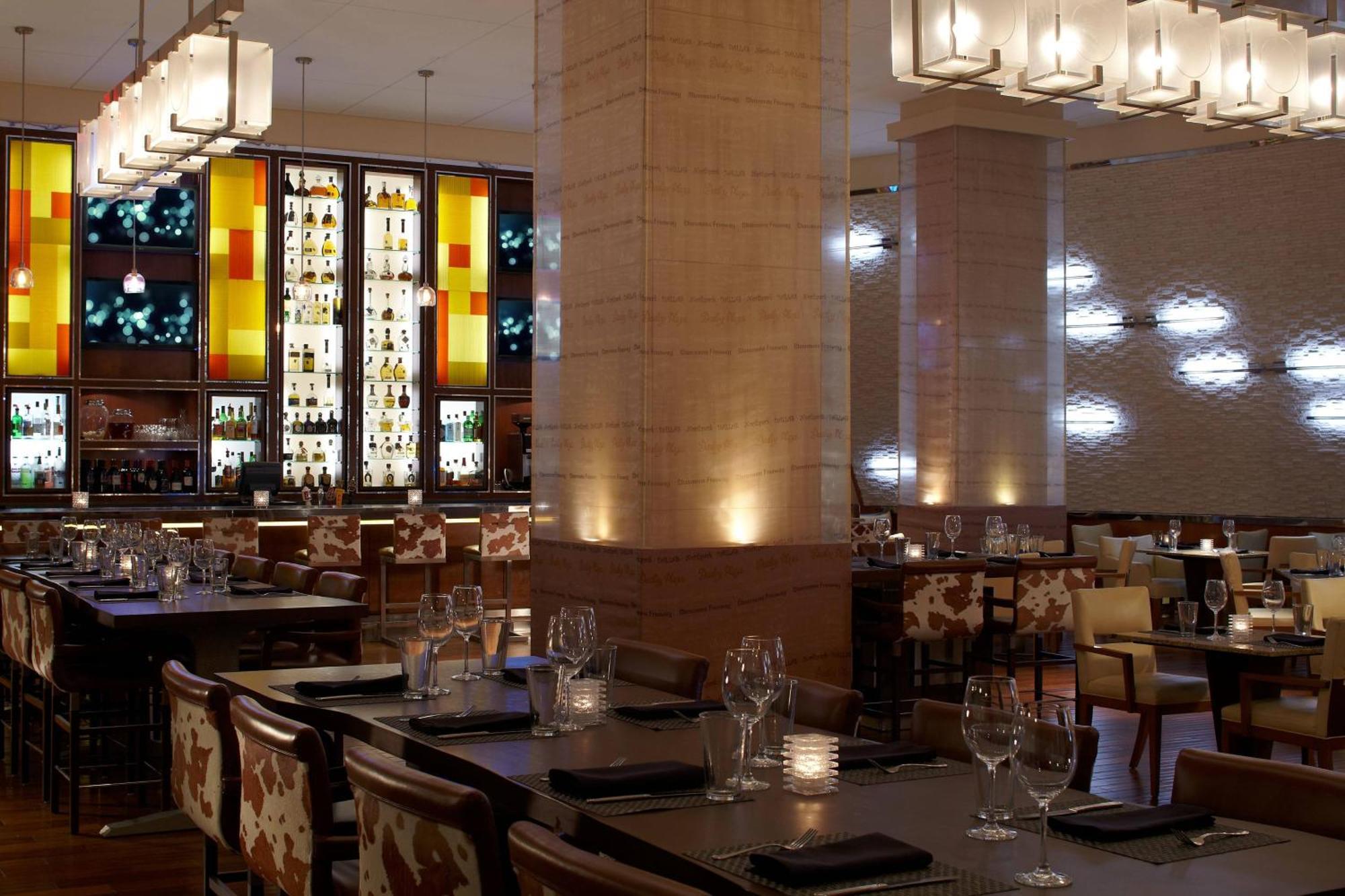 Renaissance Dallas Hotel Exterior photo