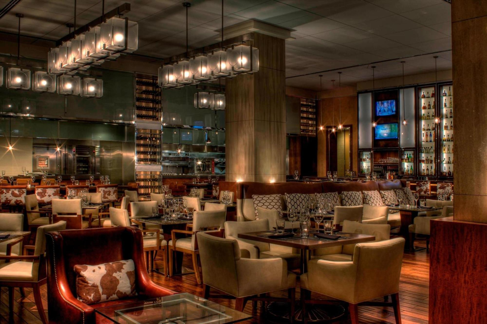 Renaissance Dallas Hotel Exterior photo