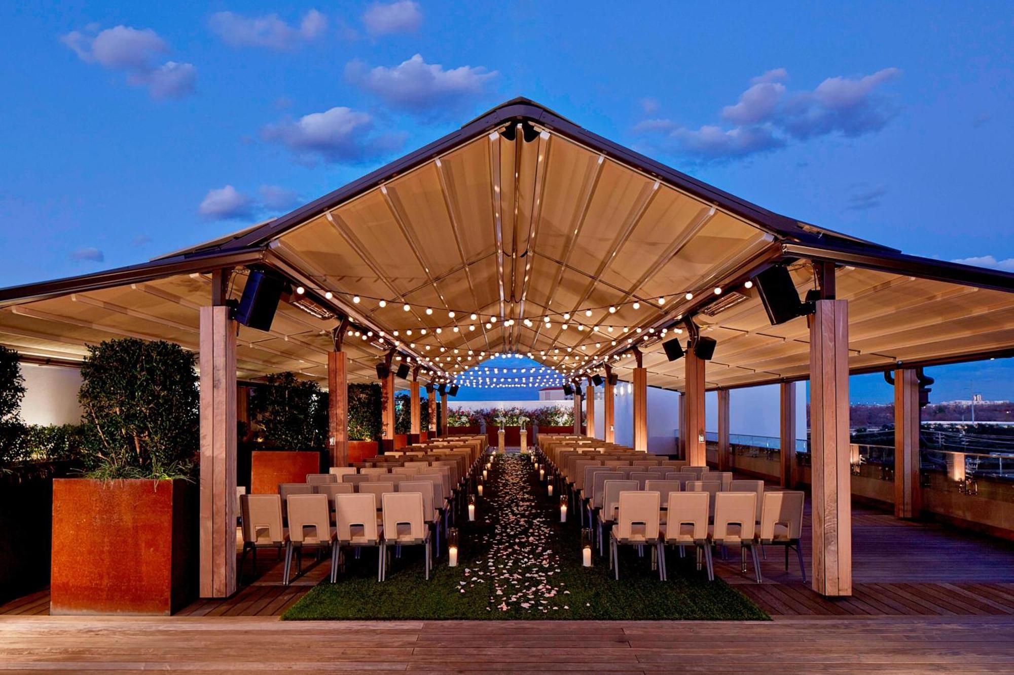 Renaissance Dallas Hotel Exterior photo