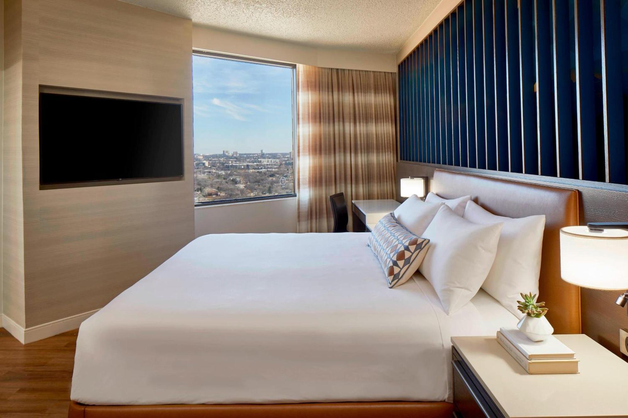 Renaissance Dallas Hotel Exterior photo